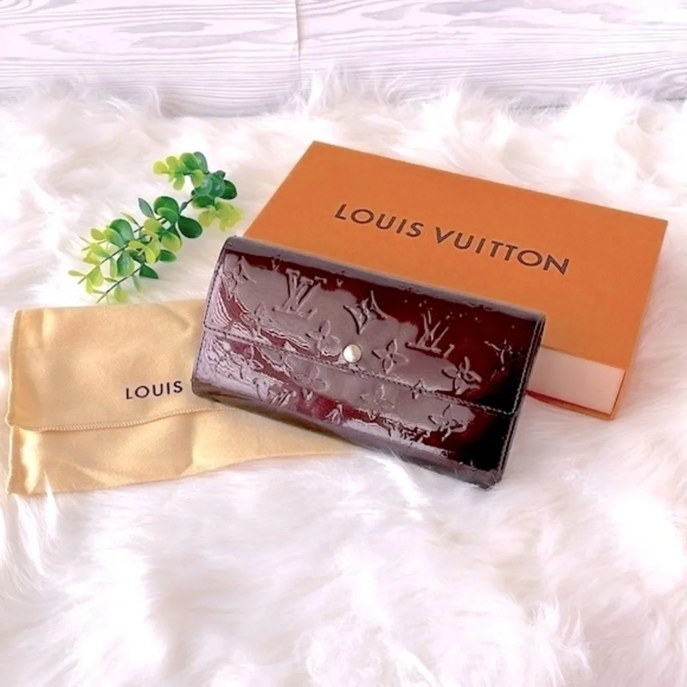 Louis Vuitton‎ Amarante Vernis Sarah Wallet